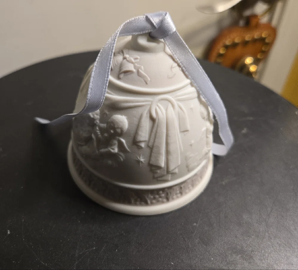Lladro 1995 Merry Christmas White Crystal Bell in Box - Picture 7 of 12
